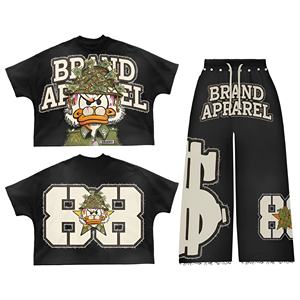 Conjunto de Dos Piezas Unisex Estilo Urbano, Camiseta con Estampado y Pantalones Anchos, Moda Urbana Moderna, Ropa Casual de Verano, Estilo Moderno X - Product Image 1