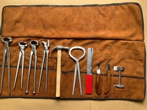 Kit de Herramientas de Herrador de Caballos de Grado Élite, Juego Completo para el Cuidado de Pezuñas, Equipo de Acero Forjado de Alta Resistencia para Herrado Profesional - Product Image 6