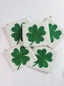 Monedero Artesanal con Lazo y Cuentas, Bolsa con Cremallera de Lentejuelas Verdes y Rosas para Mujeres y Niñas, Colecciones Boutique para el Día de San Patricio - Product Image 4