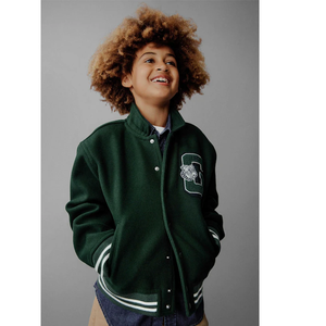 Chaqueta Varsity Verde de Lona con Letra Bordada, Cuello Camisero, Estilo Preppy, Unisex, Ropa de Invierno, Impermeable y Transpirable - Product Image 5