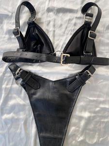 Conjunto de Bikini Push-Up de Cuero Negro Hecho a Mano con Cinturón, Lencería Femenina, Top Triangular y Braguita de Corte Alto, Regalo de Halloween para Ella - Product Image 3
