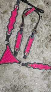 Harnais de selle en cuir rose vif style gladiateur western avec collier de poitrine et têtière pour cheval, durable, prêt à être expédié - Product Image 4