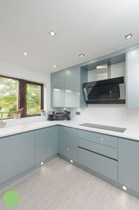 Gabinetes de Cocina Modulares de Madera Azul Claro con Acabado Brillante, Diseño Minimalista Personalizado, Fácil Instalación y Limpieza para Viviendas - Product Image 2