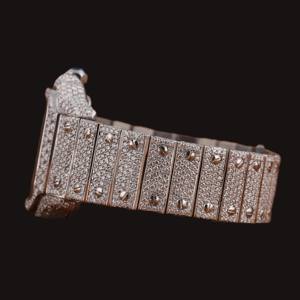 Reloj Personalizado de Primera Calidad con Esfera Blanca, Cristal, Diamantes Moissanite Redondos, Números Arábigos y Caja Cuadrada, Superventas - Product Image 2