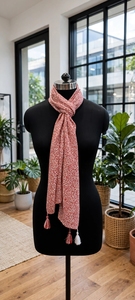 Écharpe en soie longue carrée pour femme, motif floral rouge, impression numérique, légère, élégante, pour toutes les saisons, à porter au quotidien - Product Image 3