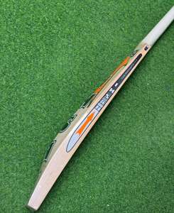 Bate de Críquet Ihsan Sports Serie Clásica Edición King, Madera de Sauce Inglesa, Peso Ligero, Funda Protectora Incluida, Agarre Extra - Product Image 5