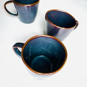 Tasses à café en céramique artisanale avec glaçure bicolore, forme conique, poignées confortables, résistantes à la chaleur, pour un service élégant - Product Image 4