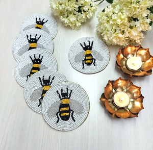 แผ่นรองแก้วรูปผึ้งทำมือประดับลูกปัด - ชุด 6 ชิ้น โดย Creative Art Zone - Product Image 1