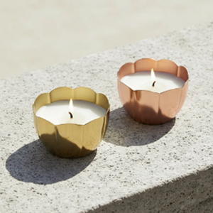 Portavelas de Latón Hecho a Mano en Oro Rosa y Dorado con Patrón en Relieve - Product Image 2