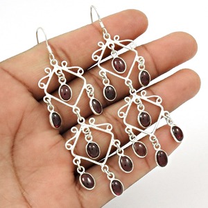 Pendientes Colgantes con Diseño Clásico y Patrón de Amantes, con Gema de Granate, Hechos a Mano en Plata de Ley 925, a un Precio Razonable - Product Image 3