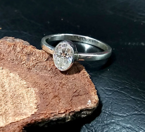 Anillo de Compromiso con Diamante de Corte Ovalado, Plata de Ley 925, Bañado en Oro, Engaste de Bisel, Anillo de Boda Moderno - Product Image 2