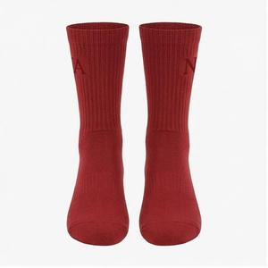 Chaussettes rouges à motif lettres, respirantes, tricotées pour adultes, usage décontracté - Product Image 1