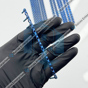 Juego de 66 Placas y Tornillos de Titanio de Alta Calidad de 2.4mm, Cortables y con Bloqueo, para Cirugía Ortopédica Veterinaria en Perros y Gatos - Product Image 4