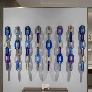 Sculpture murale en résine à maillons, décoration artistique pour la maison, dégradé coloré, forme irrégulière, thème mode, technique de moulage - Product Image 6