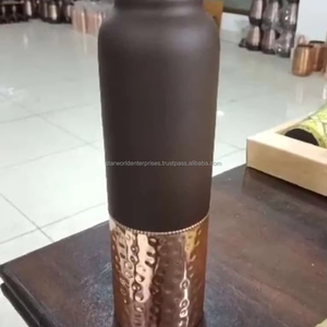 Bouteille en cuivre écologique avec tasse Cuisine et verres de table Bouteilles d'eau en cuivre pur disponibles à un prix abordable - Product Image 1