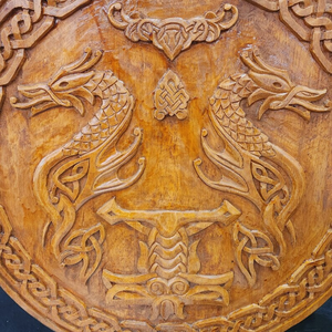 Bouclier rond en bois de style Viking de qualité supérieure, artisanat nordique traditionnel pour la décoration et la collection - Product Image 2