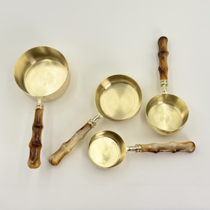 Juego de Tazas y Cucharas Medidoras de Acero Inoxidable con Revestimiento PVD Dorado y Mango de Resina, Envío Rápido, para Medir Líquidos y Sólidos, para Uso en el Hogar y Hoteles - Product Image 3