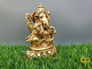 Grande statue de dieu en laiton |   Décoration de Temple Artisanale Moderne en Métal, Artisanat Durable et Artistique, Dieu Hindou de la Chance, pour Table de Maison - Product Image 3