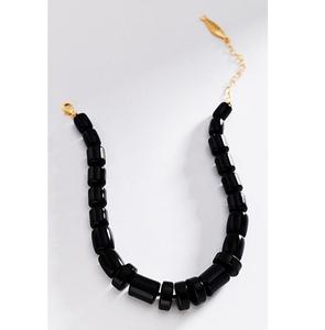 Collier en perles de résine ange fait main, design élégant et massif pour un usage quotidien - Product Image 1