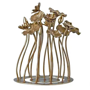 Escultura de Flor Art Deco en Latón Dorado, Hecha a Mano, Decoración de Mesa Contemporánea y Compacta, Estatua Floral de Metal de Lujo para Sala de Estar - Product Image 5