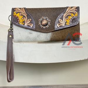 Portefeuille-bracelet en cuir véritable artisanal, style western, en cuir de vachette, fait main, pochette pour femme, portefeuille long de créateur avec blocage RFID - Product Image 1