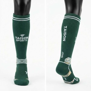 Chaussettes de floorball pour hommes Taison Sports 200 GSM Premium en laine/spandex tissée, séchage rapide, respirantes, écologiques, invisibles, rouge et noir - Product Image 1