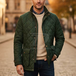 Vestes matelassées élégantes pour hommes, construction rembourrée chaude, conçues pour la saison hivernale et la mode streetwear. - Product Image 3