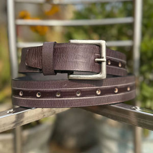 Ceinture en cuir véritable pour homme, faite à la main, avec design brodé et boucle en fer de style western, largeur 3,5 cm, longueur 120 cm, formelle, Uttar Pradesh - Product Image 1