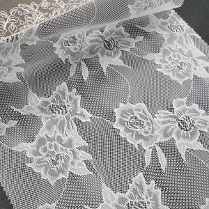 Tissu en dentelle extensible léger à motif floral, nylon et élasthanne, maille chaîne 147 cm, pour robes de mariée, lingerie et vêtements - Product Image 2