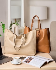 Bolso de Mano de Cuero Elegante de Alta Calidad para Mujer, Bolso Grande Tipo Tote para Oficina, Trabajo y Uso Diario, Disponible a Precio de Exportación - Product Image 1
