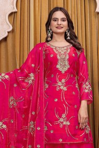 Ensemble de mariage indien pakistanais traditionnel rose en soie imprimé numériquement et brodé pour femme, coupe régulière, longueur ras du sol, toutes saisons - Product Image 3