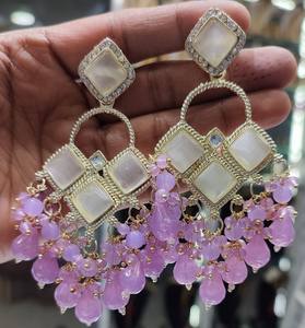 Pendientes de Araña con Motivo Cuadrado de Joyería Étnica Hecha a Mano con Cuentas de Colores Suaves para Bodas y Ocasiones Especiales - Product Image 2