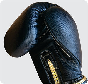 Gants de boxe professionnels de luxe avec détails dorés et finition en cuir de qualité supérieure pour le sparring, l'entraînement au sac de frappe et la salle de sport - Product Image 5
