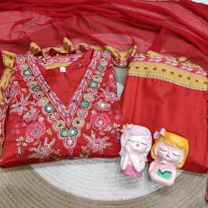 ชุดคุर्ติผ้าเรยอนจอร์เจตต์เนื้อหนาแบบดั้งเดิม ปักลายชินอน พร้อมผ้าคลุมไหล่ ชุดแต่งงานแบบดั้งเดิม สีแดง ตัดเย็บสำเร็จ - Product Image 5