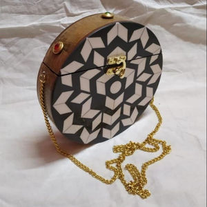 Bolso de Mano de Madera para Mujer, Estilo Vintage, con Cierre Magnético, Efecto Mármol, Adornado con Pedrería, Ideal para Diversas Ocasiones - Product Image 4