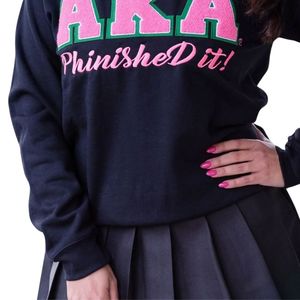 Sudadera Negra Unisex AKA Phinished It con Cuello Redondo, Gráfico de Letras en Chenilla, Algodón Premium, Elegante y Cómoda - Product Image 5