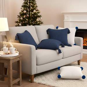 Set di 5 Copricuscini SOGA in Maglia Spessa Blu Navy e Bianco Crema con Pompon per Decorazione Divano - Product Image 6