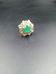 แหวนค็อกเทลทรงดาวประดับมรกตคลาสสิกจาก Amaira Jewels ชุบทอง 9K สำหรับผู้หญิง เครื่องประดับหมั้นสุดหรู ประดับพลอยประจำเดือนพฤษภาคม ด้วยการฝังแบบ Prong Setting - Product Image 6