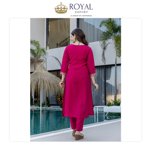 Colección de Diseñador de Calidad Excepcional: Conjunto de 3 Piezas de Kurti, Pantalón y Dupatta con Bordado Tradicional Chanderi - Product Image 2