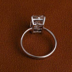 Bague de fiançailles personnalisée unique en or blanc 14 carats avec diamant de laboratoire certifié IGI 4 carats taille radiant VVS, bijoux de luxe - Product Image 3