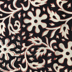 Tela de Algodón Estampada a Mano al por Mayor – Tela de Algodón India con Diseño Floral Rojo y Negro para Proveedores de Ropa y Textiles - Product Image 1
