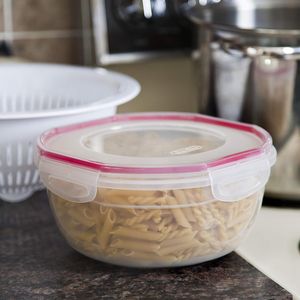 Contenitori Ermetici per Alimenti da 4,7 Qt, Set da 4 con Coperchio a Chiusura Ermetica, Adatti per Microonde e Lavastoviglie, con Guarnizione Rossa Trasparente - Product Image 2