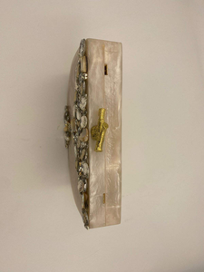 Bolso de mano tipo clutch de media luna de resina de diseño con elegante correa color crema, duradero y hecho a mano por MULTI CRAFT - Product Image 2