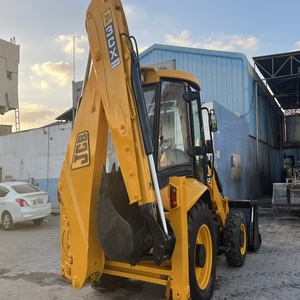 Chargeuse-pelleteuse industrielle JCB 3CX, équipement compact mais puissant pour les travaux d'excavation, de transport et de construction - Product Image 1