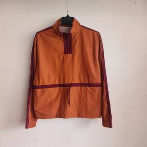 เสื้อแจ็คเก็ตซอฟต์เชลล์ผู้ชาย พิมพ์ลายกรด  คอตั้ง ซิปครึ่งตัว  ชุดวอร์มกันลม  รับผลิตแบบ OEM ODM  พร้อมสกรีนโลโก้ตามสั่ง - Product Image 4