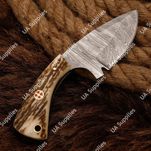 มีดสกินเนอร์เหล็กดามัสกัสคุณภาพสูง ขายดี สำหรับการล่าสัตว์แบบมืออาชีพ พร้อมด้ามจับทำจากเขาสัตว์และปลอกหนัง ขนาด 3 นิ้ว - Product Image 4