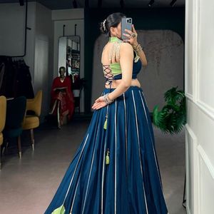 Élégant Lehenga Choli en Rayonne Premium pour Navratri avec Dentelle Miroir de Qualité Supérieure, Robe Traditionnelle Fabriquée par Royal Export - Product Image 3