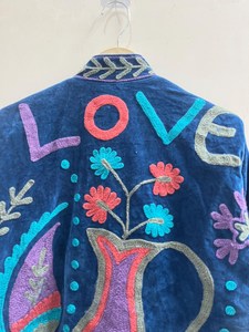 Chaqueta Azul de Terciopelo para Mujer, Bordada a Mano con Diseño Floral Paisley Suzani, Estilo Boho Chic Vintage, Chaqueta Abierta - Product Image 2