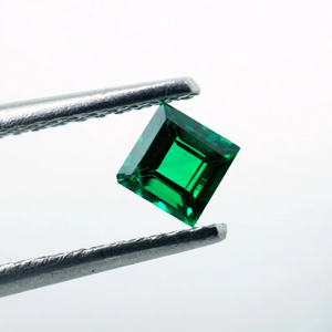 พลอยมรกตแซมเบียสังเคราะห์ทรงคุชชั่นสีเขียว 0.40 กะรัต ยี่ห้อ HAYAAT GEMS พร้อมคุณสมบัติการเปลี่ยนสี/เปล่งประกาย สำหรับทำเครื่องประดับ - Product Image 4