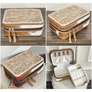 Boîte à bijoux en cuir de vachette véritable artisanale OEM ODM avec motif élégant de cartes, boîte organisatrice de bijoux parfaite pour le rangement - Product Image 1